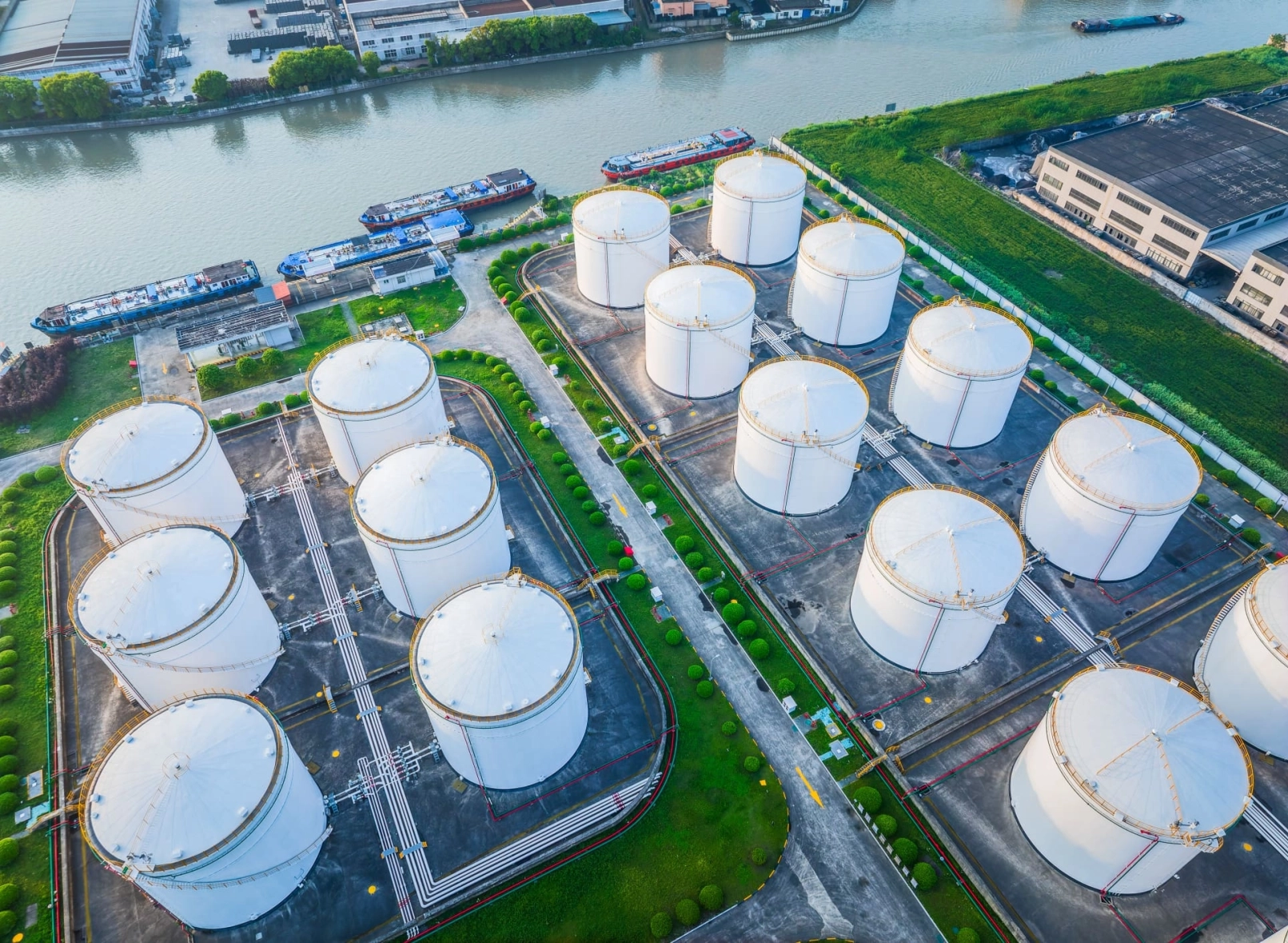 Tanques de almacenamiento de petróleo