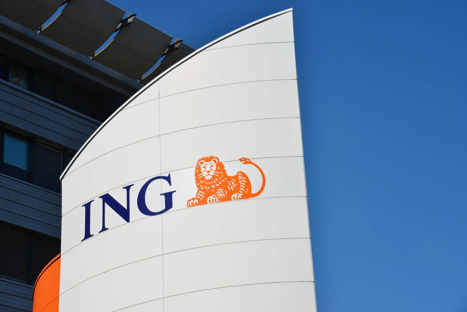 ING: la IA consume electricidad, pero también financia la transición energética