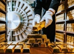 China registra su mayor compra de oro en casi tres años mientras el precio se desploma